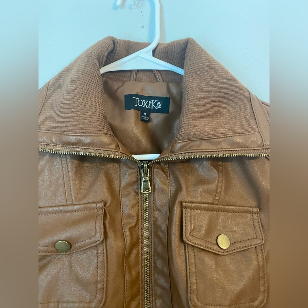 Women's Brown Leather Jacket - Picture 6 of 15